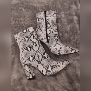 Black & White Snake Design Boots